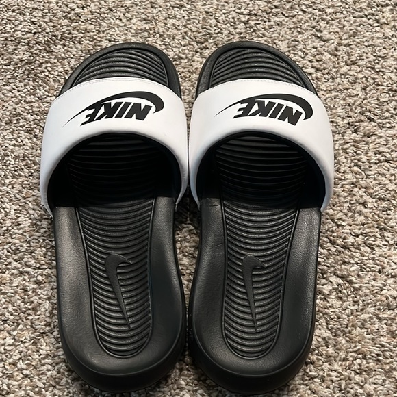 EUC Nike Black & White Slides - Picture 2 of 5